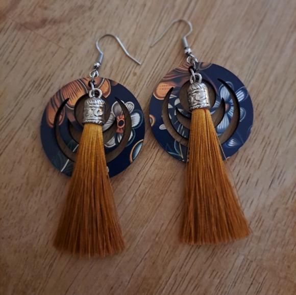 sublimated wooden earrings with tassel - Picture 1 of 2